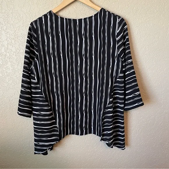 Niche Like New Blouse - Picture 2 of 6